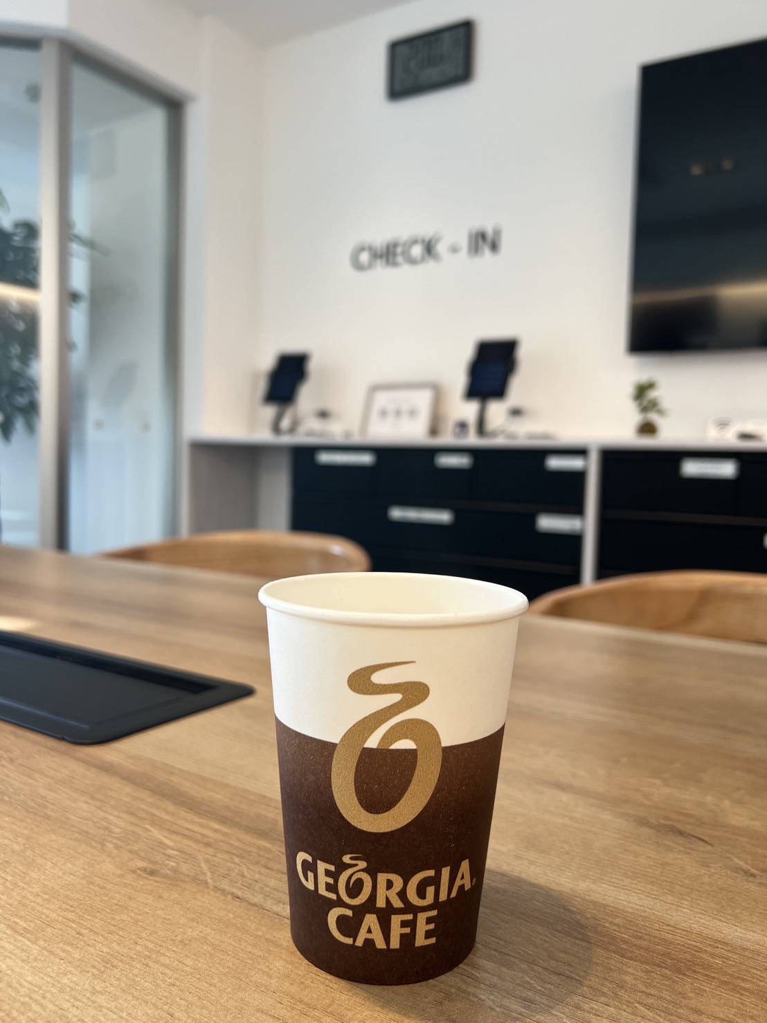 ジョージアカフェ 自動販売機を設置しました☕